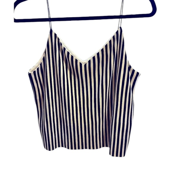 Cotton on navy and cream color pleated crop tank in excellent new condition XS - Picture 4 of 4